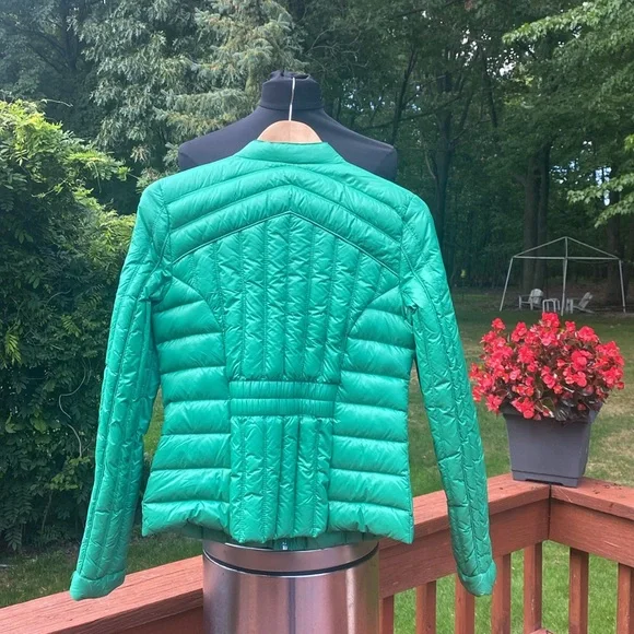 NWOT Beautiful Green BCBG quilted  light weight puffer, measurements in photos. - Picture 2 of 9